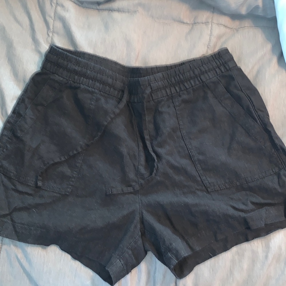 Black Old Navy High Rise medium linen blend shorts